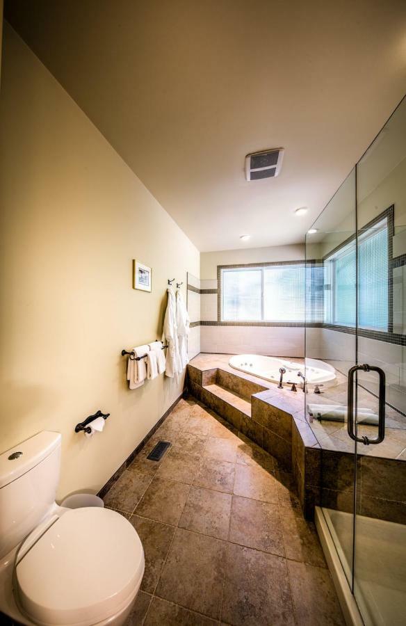 Gowlland Harbour Resort Heriot Bay エクステリア 写真