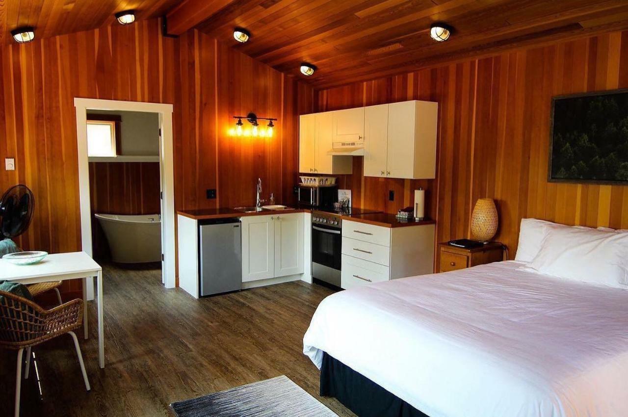 Gowlland Harbour Resort Heriot Bay エクステリア 写真