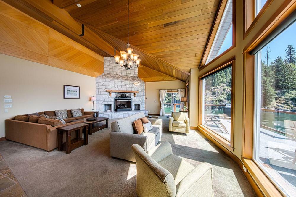 Gowlland Harbour Resort Heriot Bay エクステリア 写真