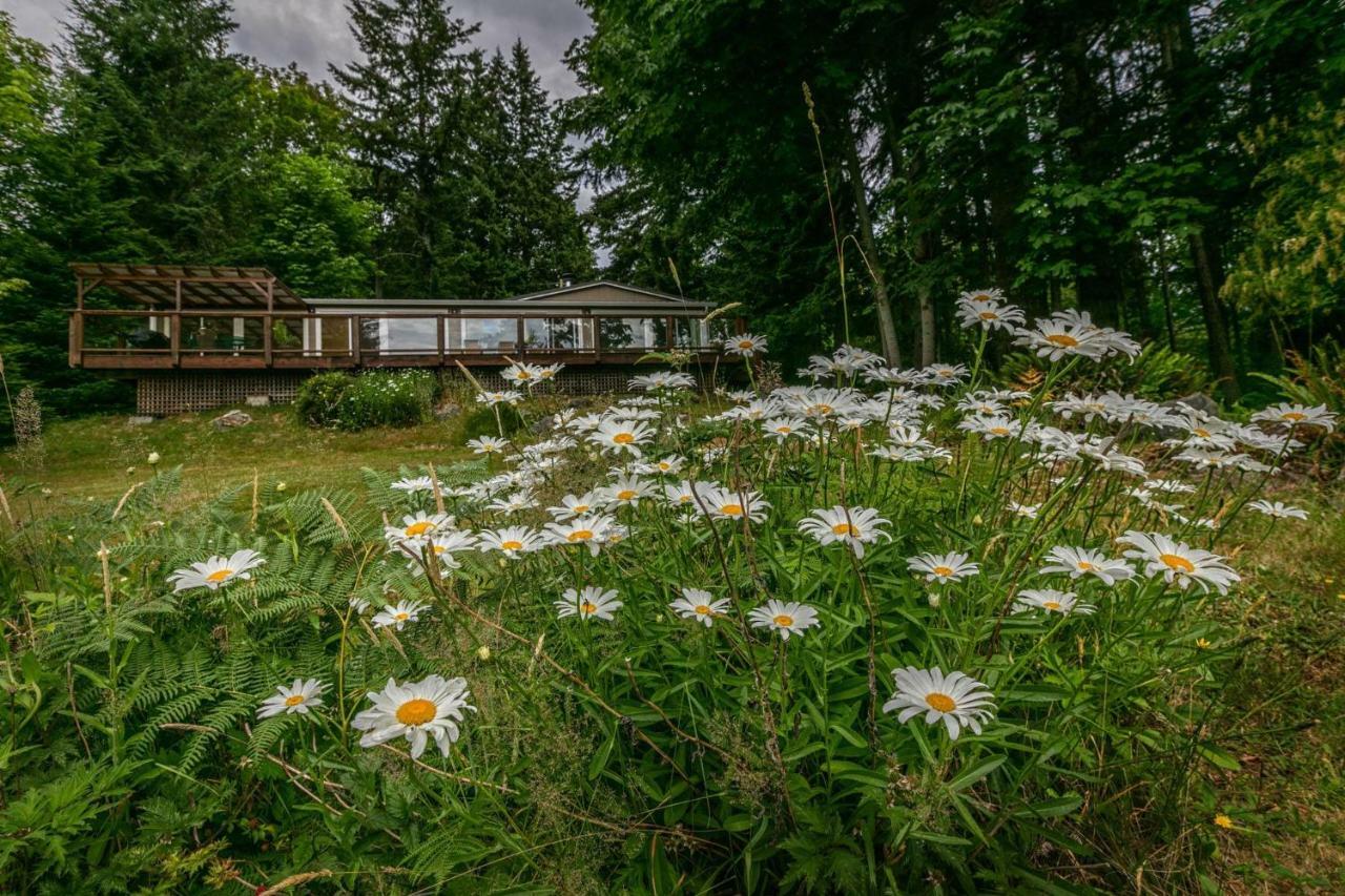 Gowlland Harbour Resort Heriot Bay エクステリア 写真