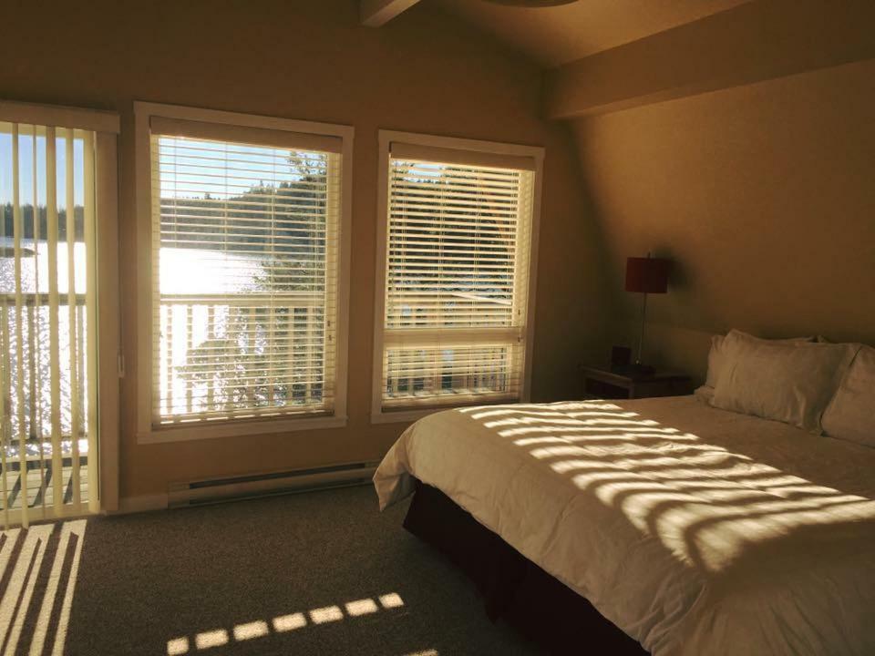 Gowlland Harbour Resort Heriot Bay エクステリア 写真
