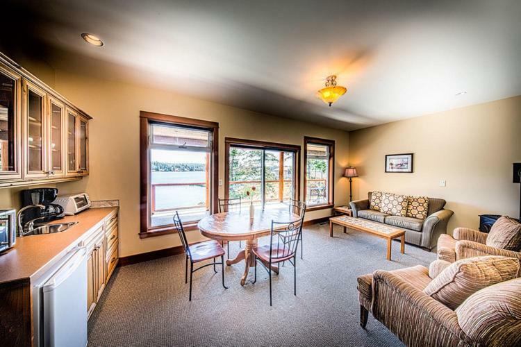 Gowlland Harbour Resort Heriot Bay エクステリア 写真