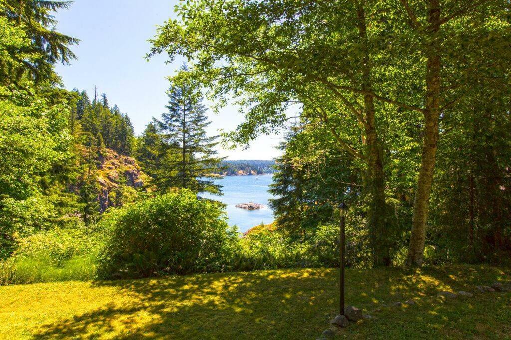 Gowlland Harbour Resort Heriot Bay エクステリア 写真