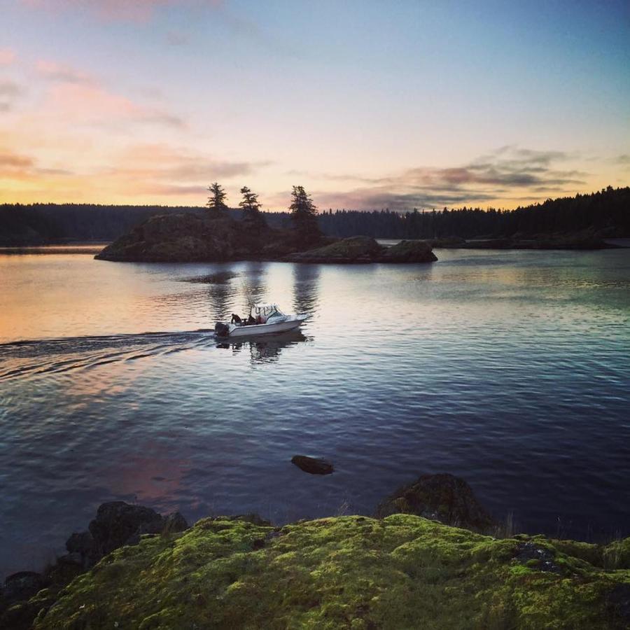 Gowlland Harbour Resort Heriot Bay エクステリア 写真