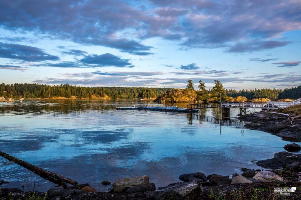 Gowlland Harbour Resort Heriot Bay エクステリア 写真